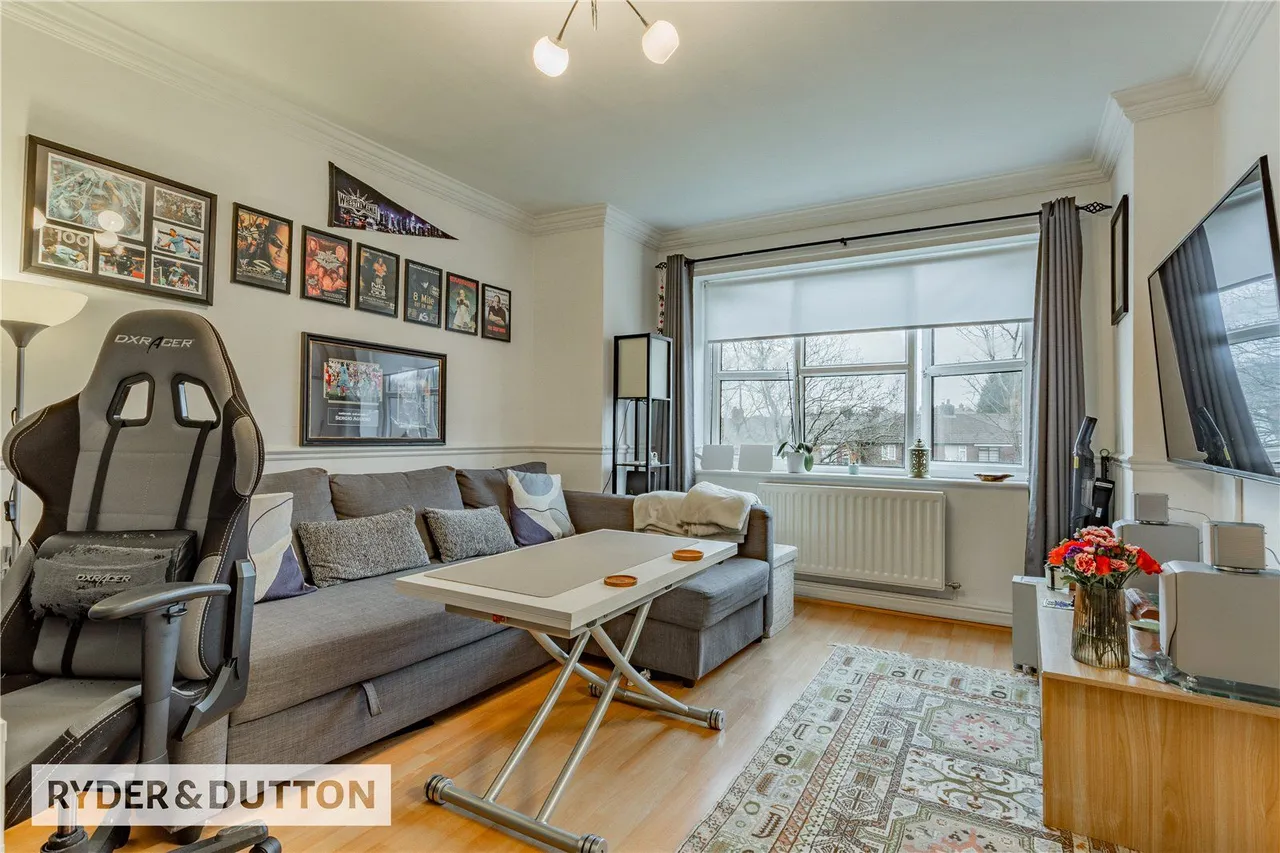 Hilltop Drive, Royton, OL2, photo 3