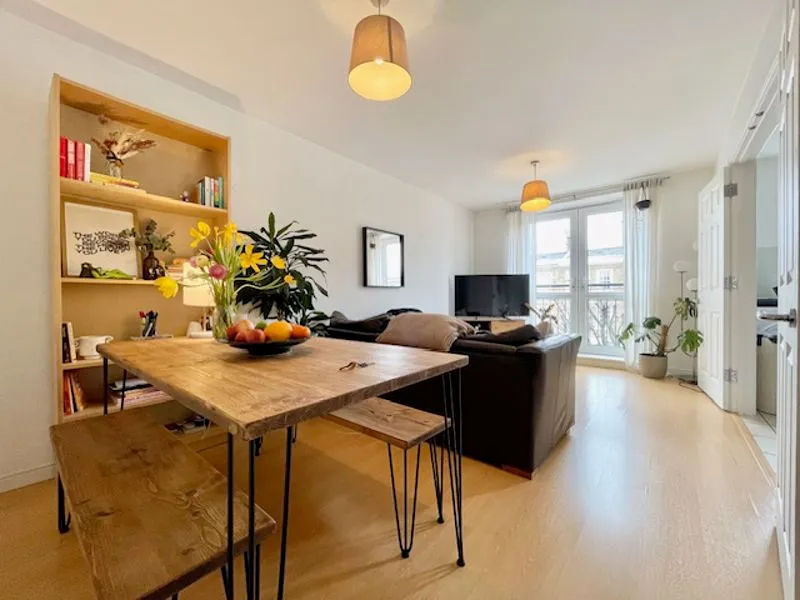 2 bed property to rent — Queensbridge Road, London E8 3LX