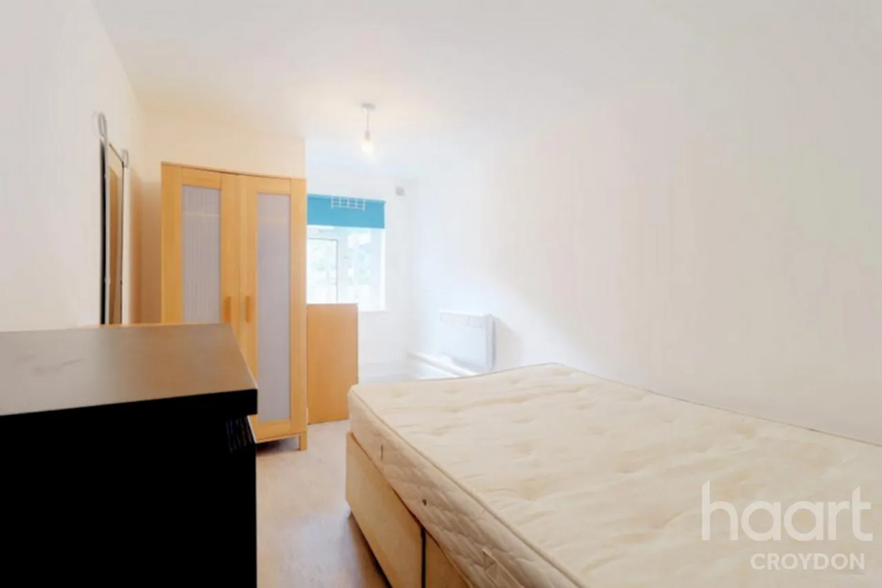 Birdhurst Rise, CR2, photo 4