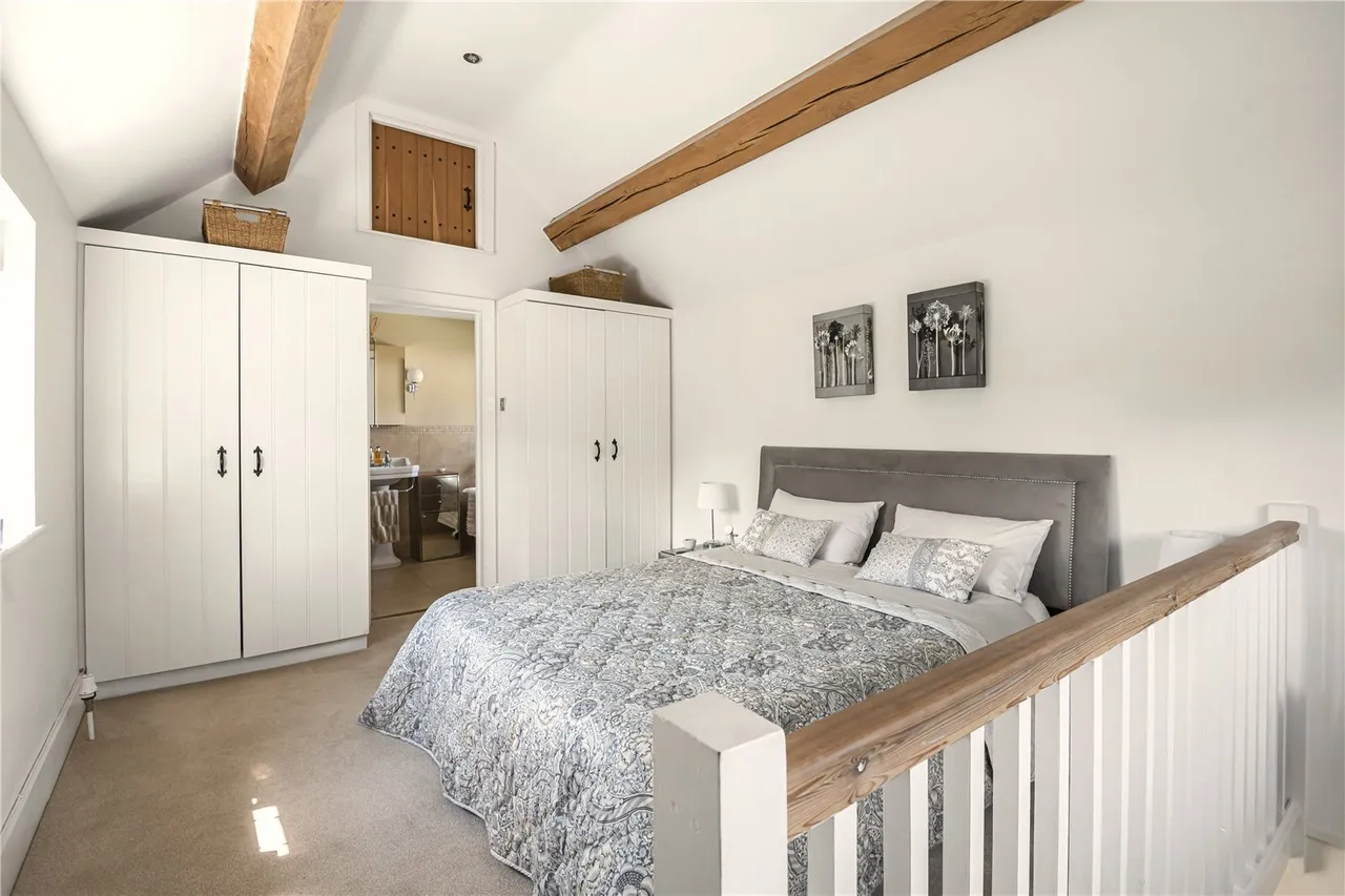 High Street, Wargrave, RG10, photo 12