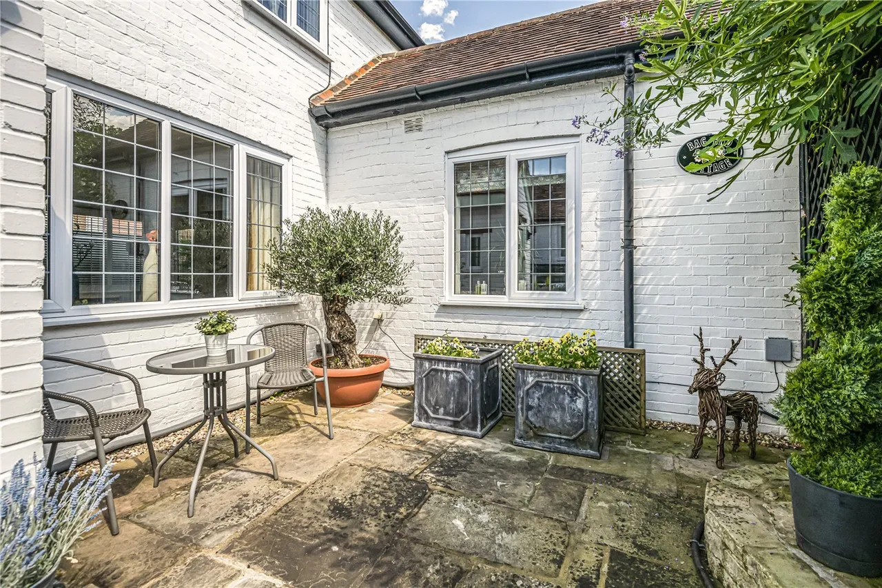 High Street, Wargrave, RG10, photo 25