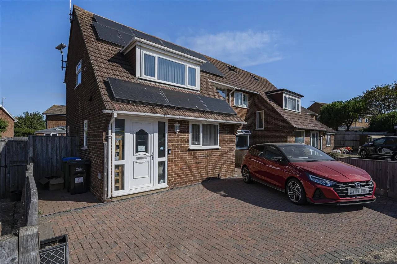 3 bed house for sale, Bodiam Close, Seaford