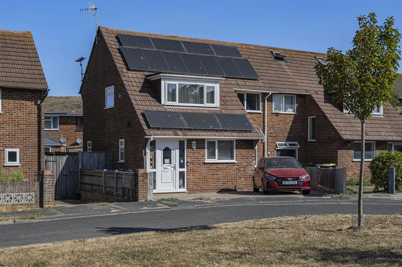 Bodiam Close, Seaford, photo 25
