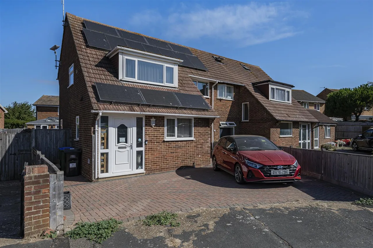 Bodiam Close, Seaford, photo 24