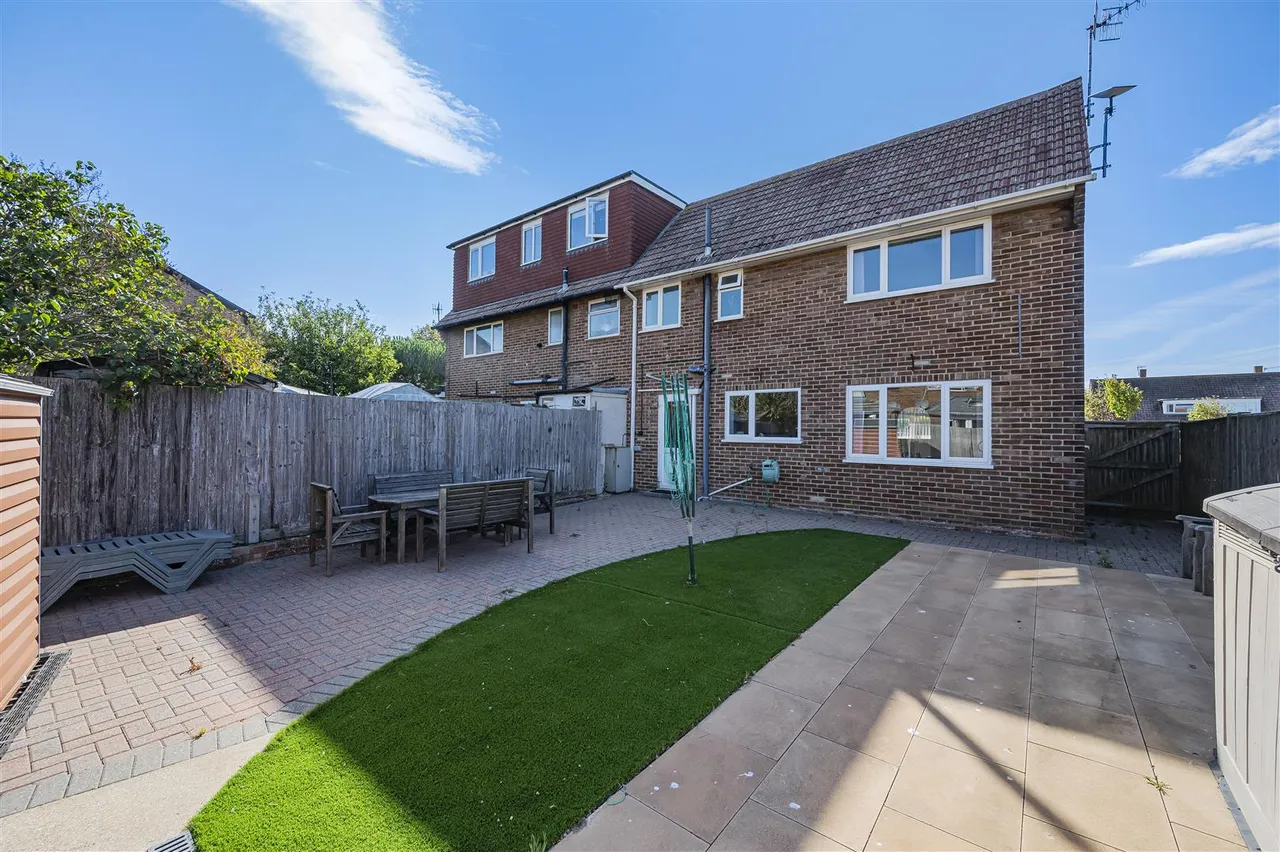 Bodiam Close, Seaford, photo 21