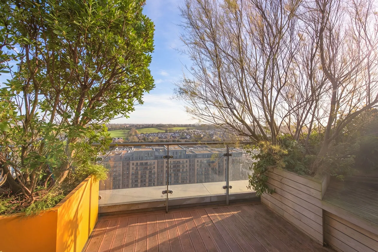 London, NW9, photo 23