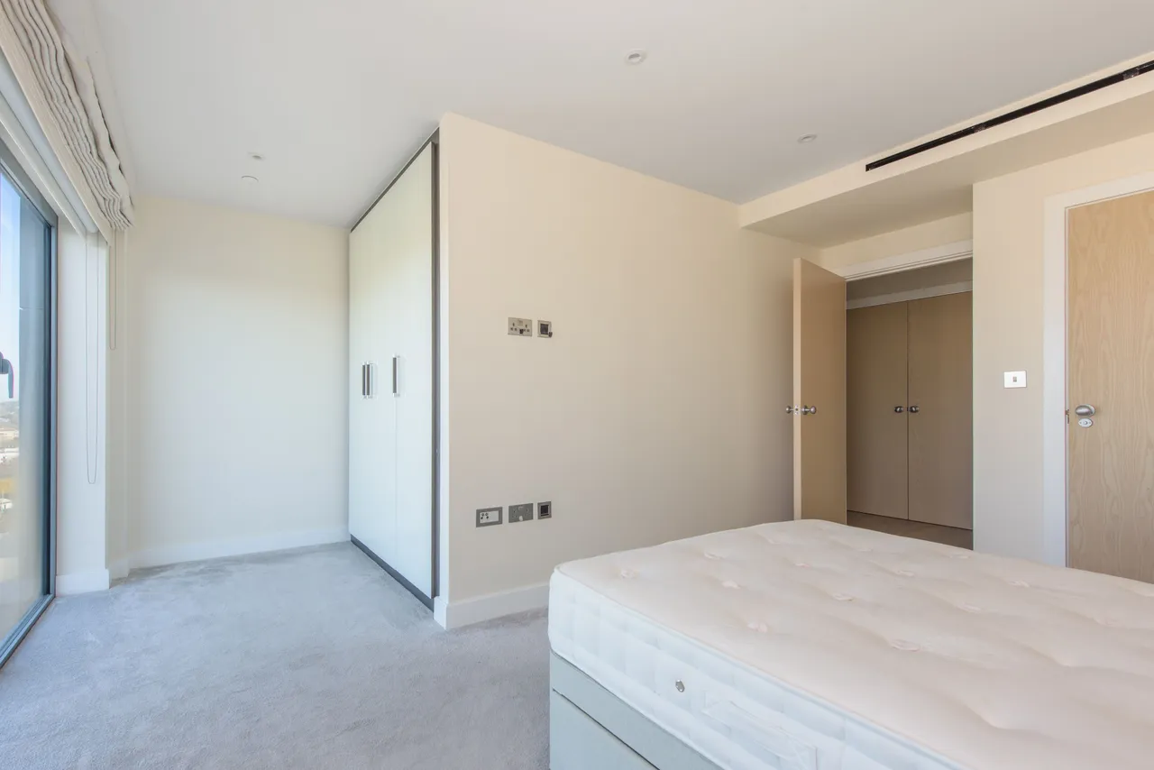 London, NW9, photo 12