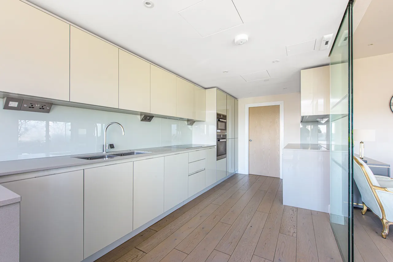 London, NW9, photo 8