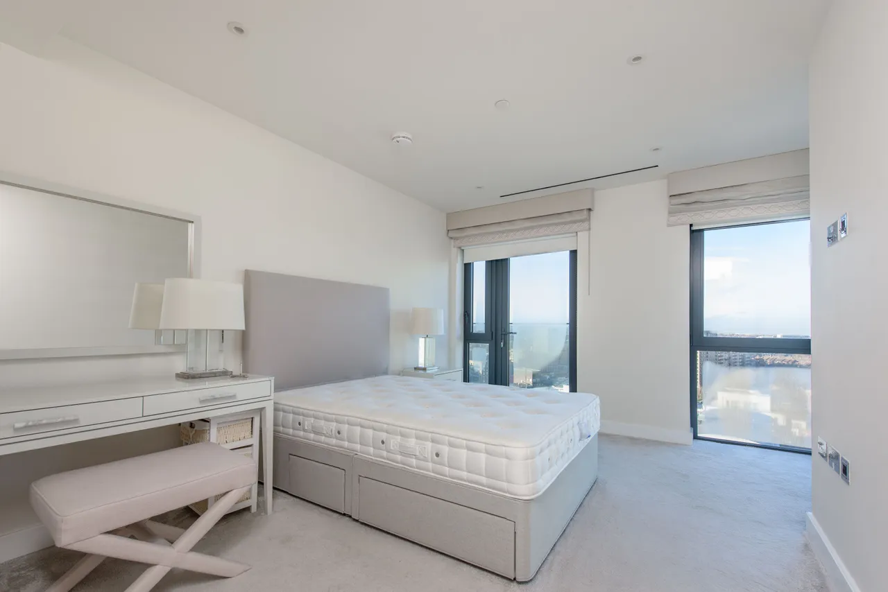 London, NW9, photo 13