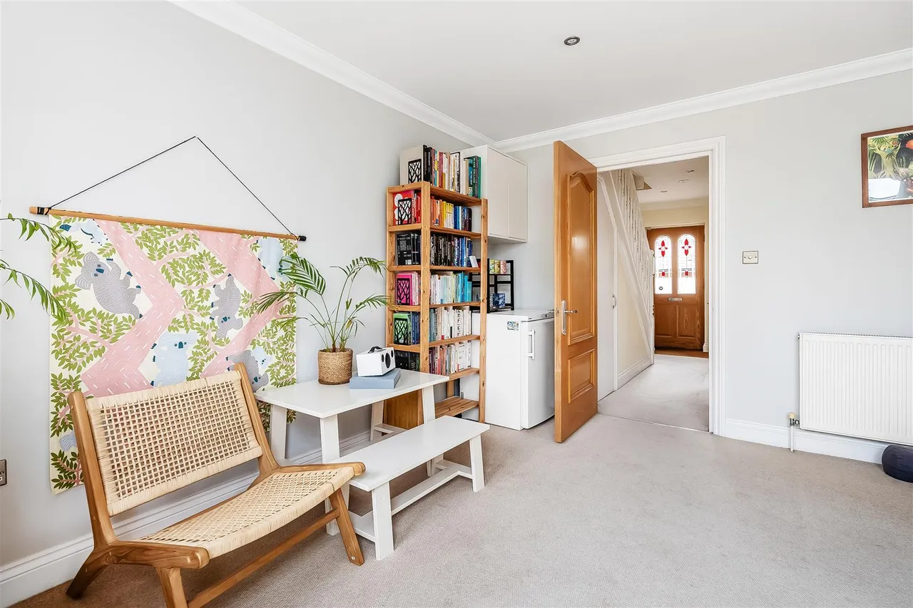 Highlands Road, Leatherhead, KT22, photo 8