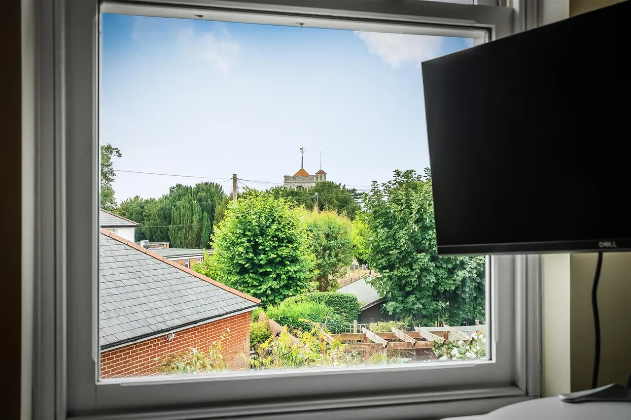 Highlands Road, Leatherhead, KT22, photo 11