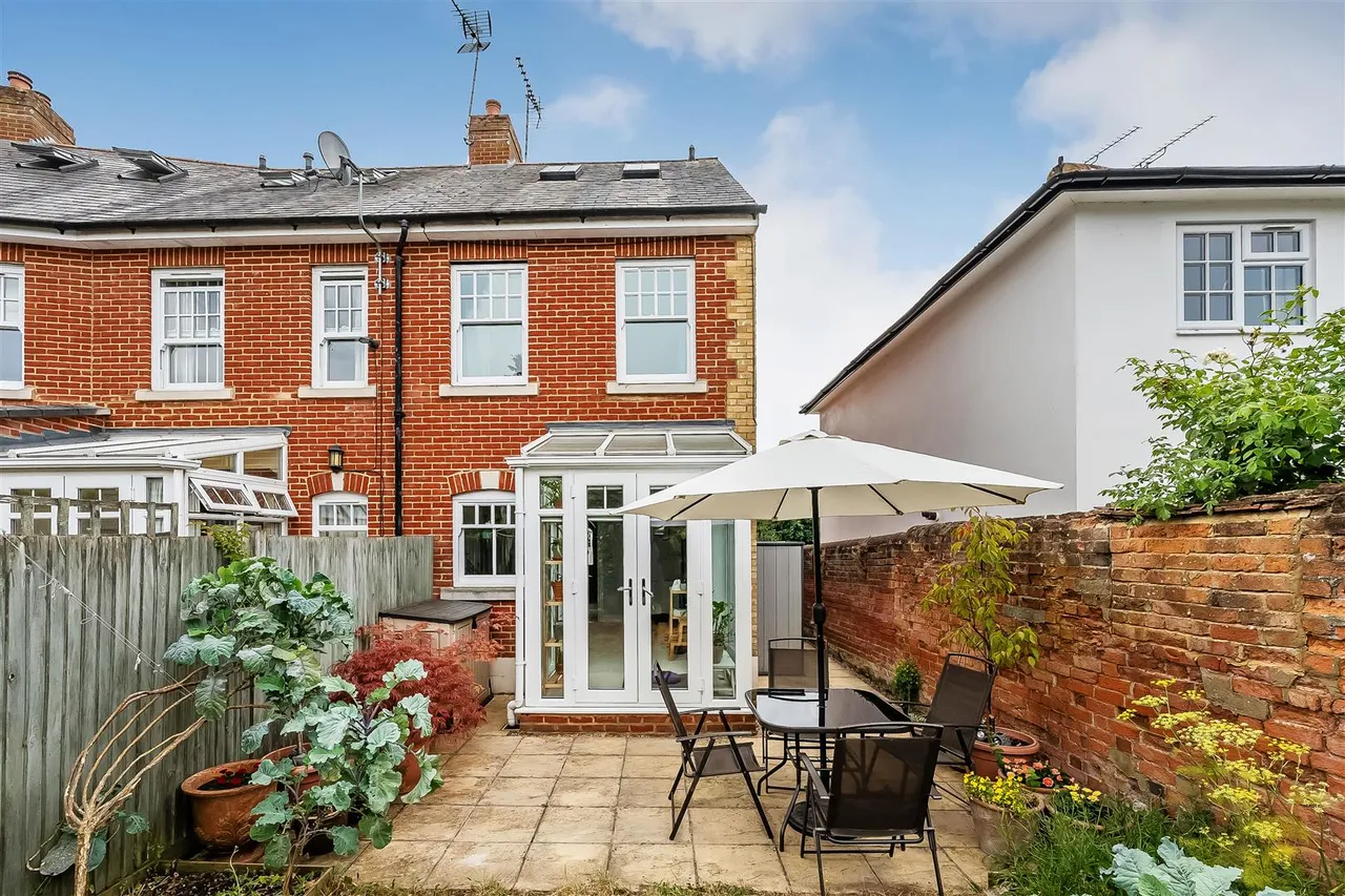 Highlands Road, Leatherhead, KT22, photo 2