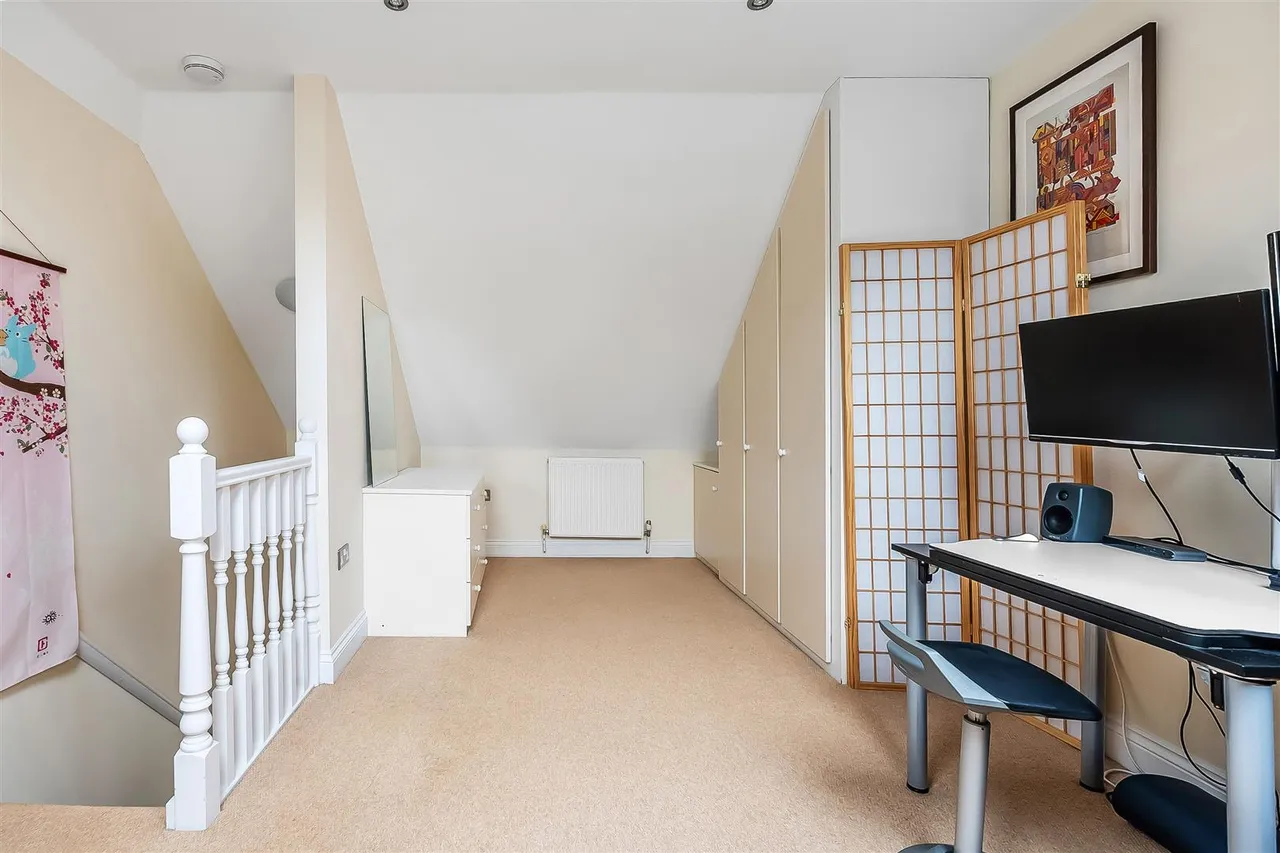 Highlands Road, Leatherhead, KT22, photo 16