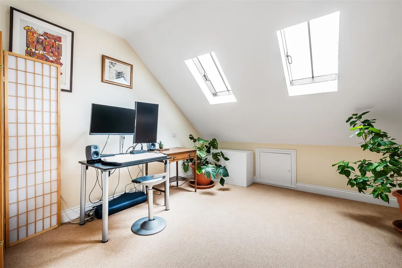 Highlands Road, Leatherhead, KT22, photo 5