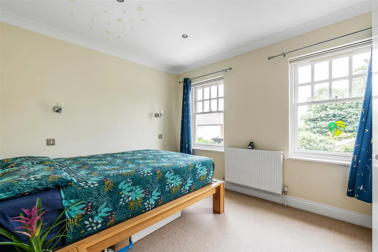 Highlands Road, Leatherhead, KT22, photo 13