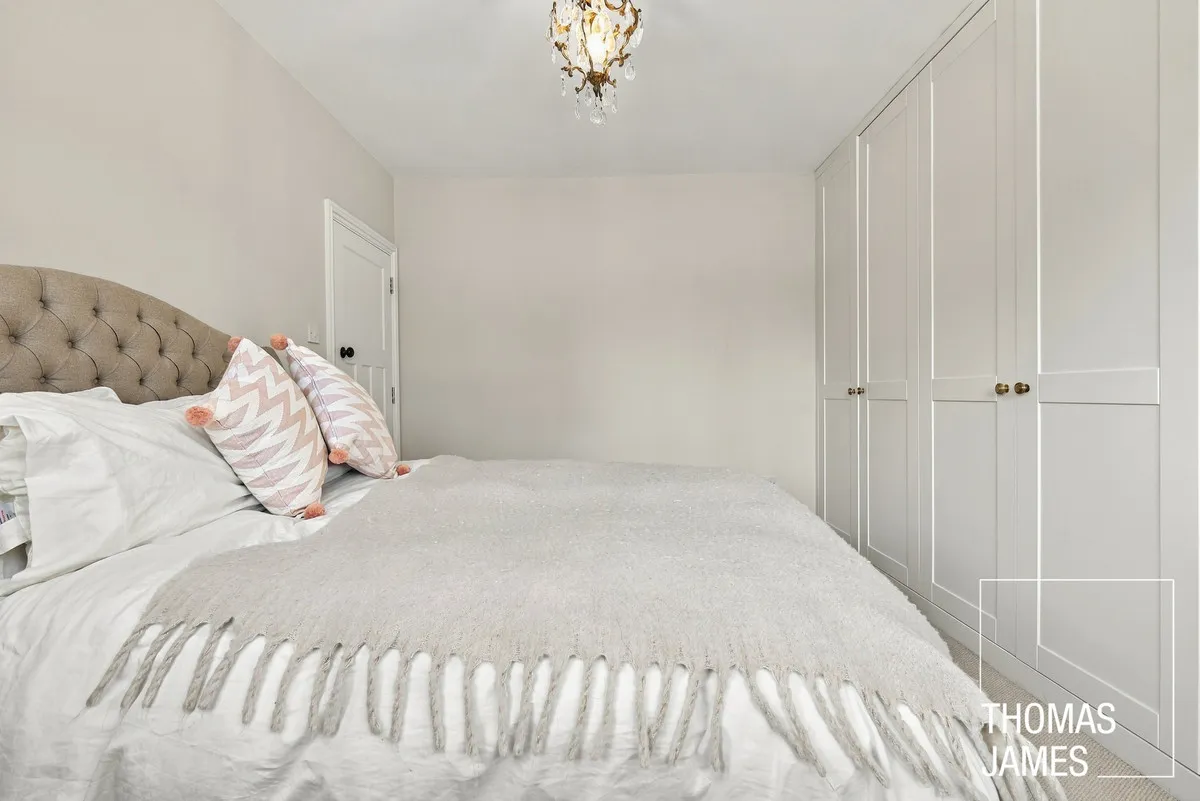 London, N13, photo 13