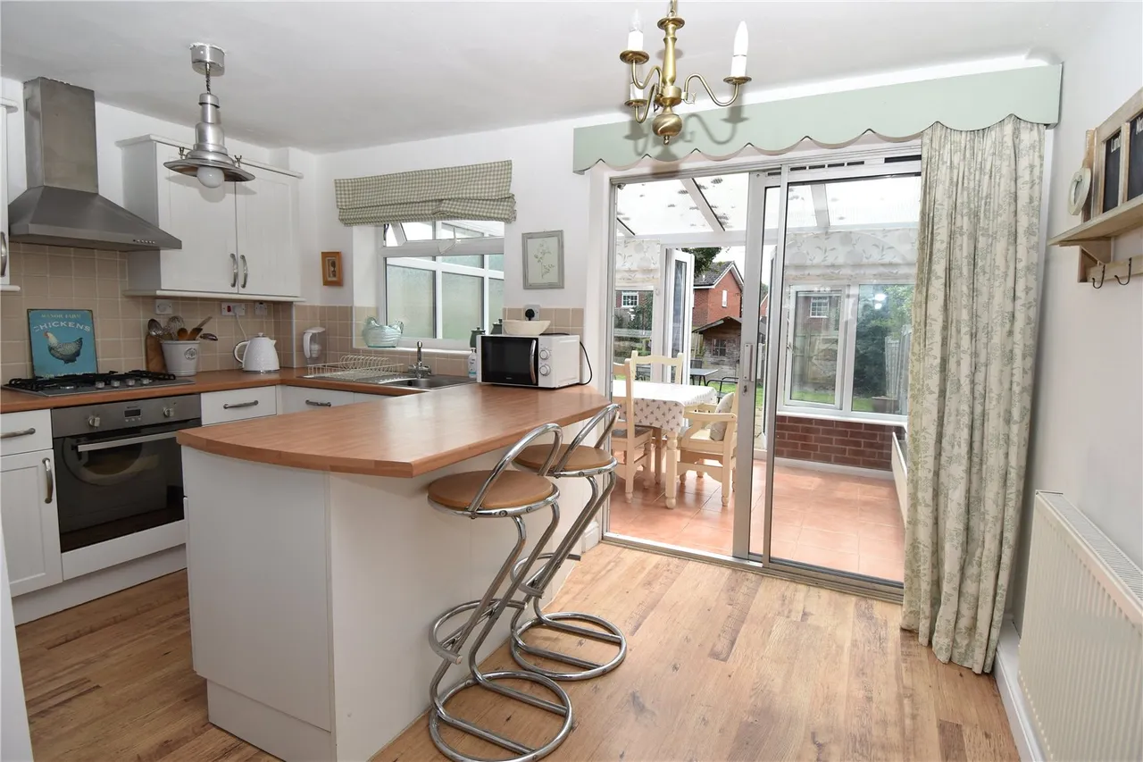 Bascote Close Webheath, Redditch, B97 5XF, photo 4