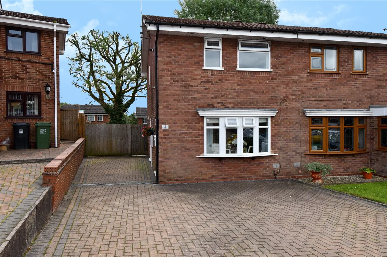 2 bed house for sale — Bascote Close Webheath, Redditch, B97 5XF