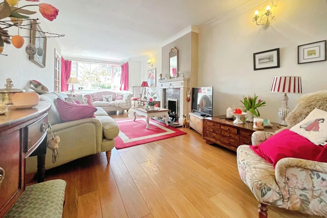 Weydon Hill Road, Farnham, GU9, photo 2