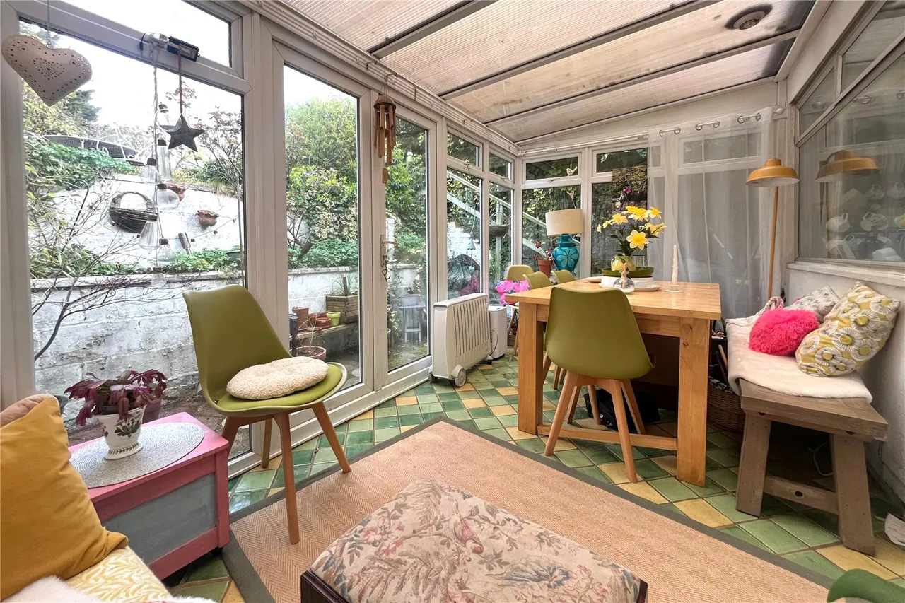 Weydon Hill Road, Farnham, Surrey, GU9 8NX, photo 4