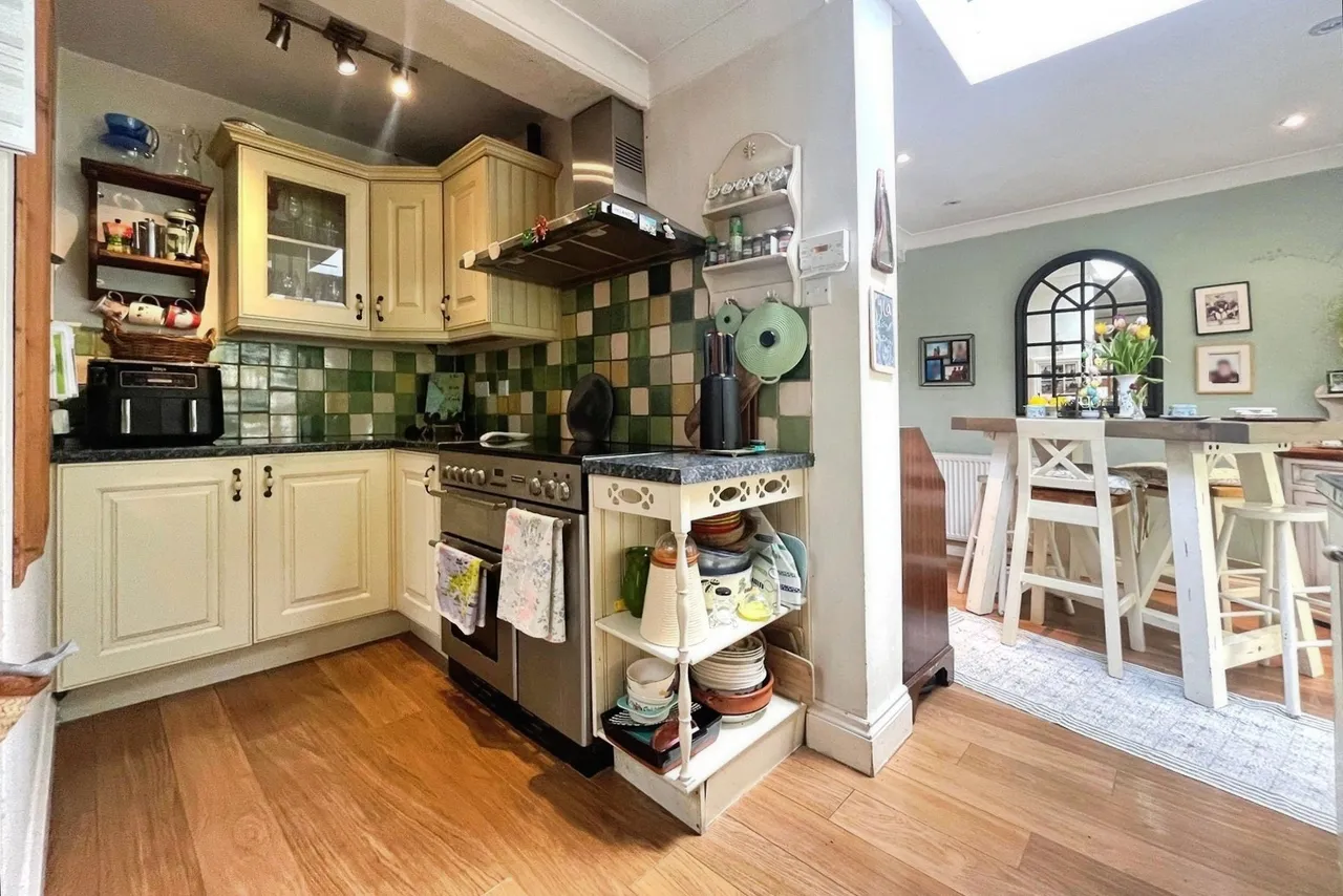 Weydon Hill Road, Farnham, GU9, photo 6