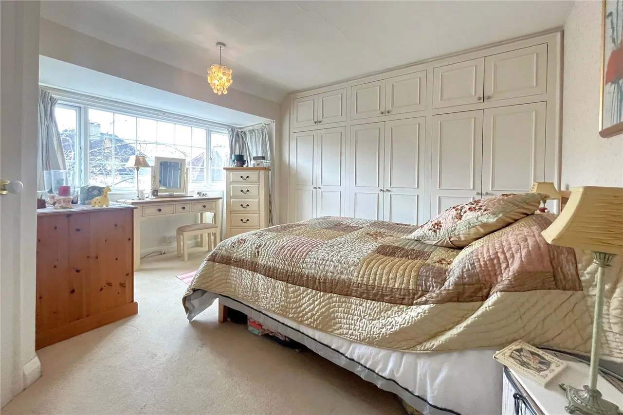 Weydon Hill Road, Farnham, Surrey, GU9 8NX, photo 3