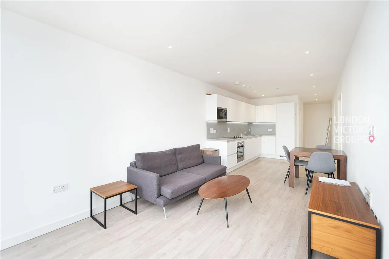 Perceval Square, Harrow, photo 3