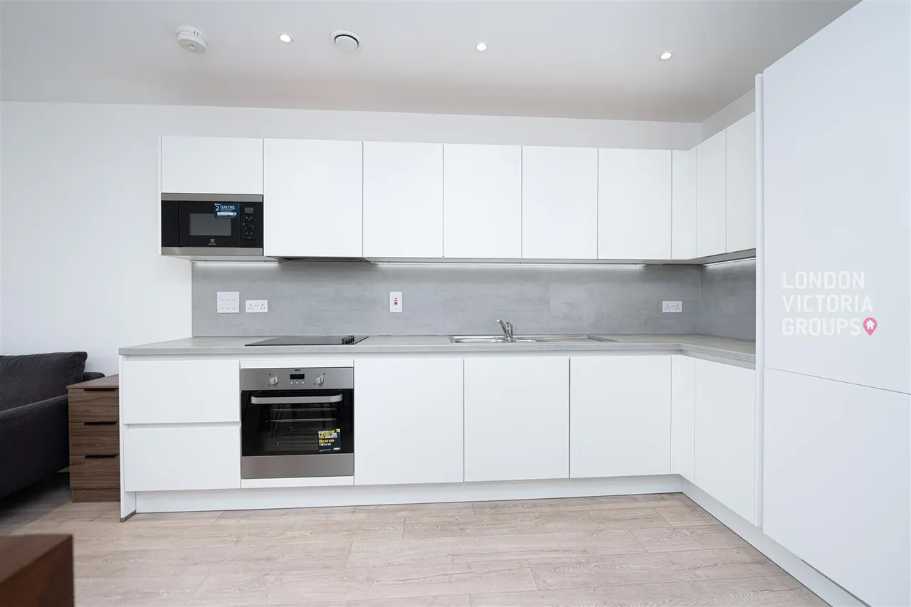 Perceval Square, Harrow, photo 6