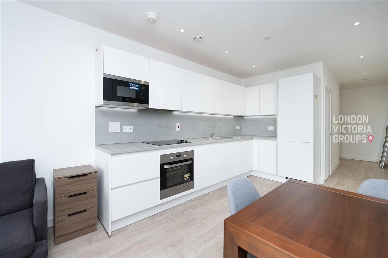 Perceval Square, Harrow, photo 5