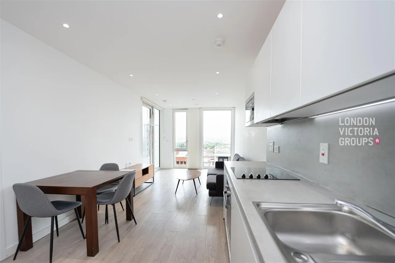 Perceval Square, Harrow, photo 4