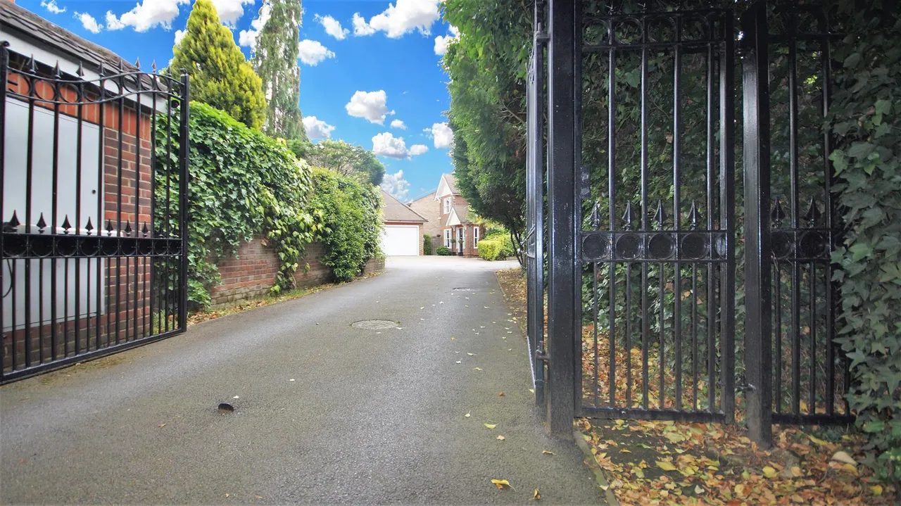 Alderton Mews, Alderton Hill, Loughton, photo 6