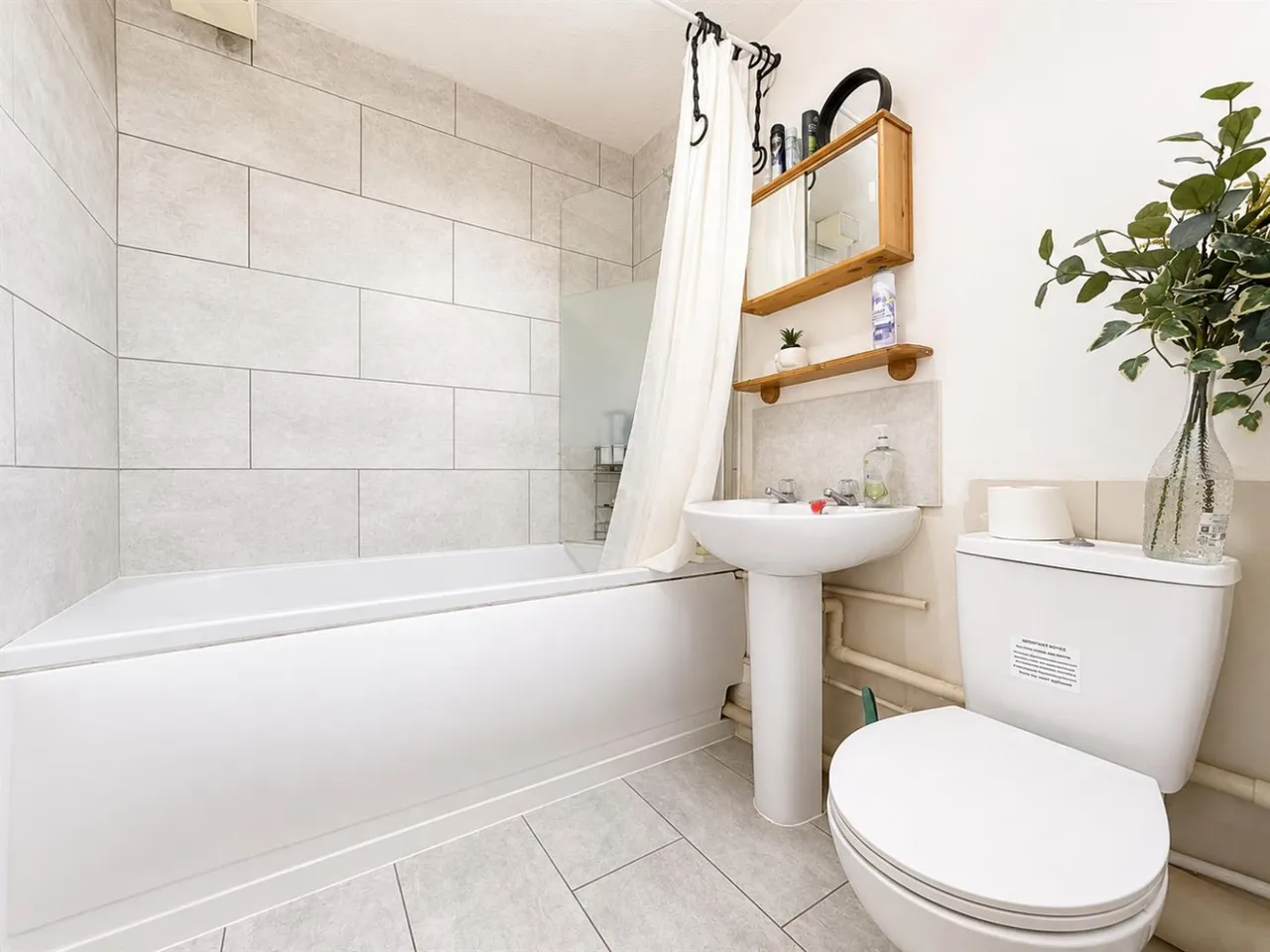 Apartment For SaleBurket Close, Norwood Green, UB2, photo 5