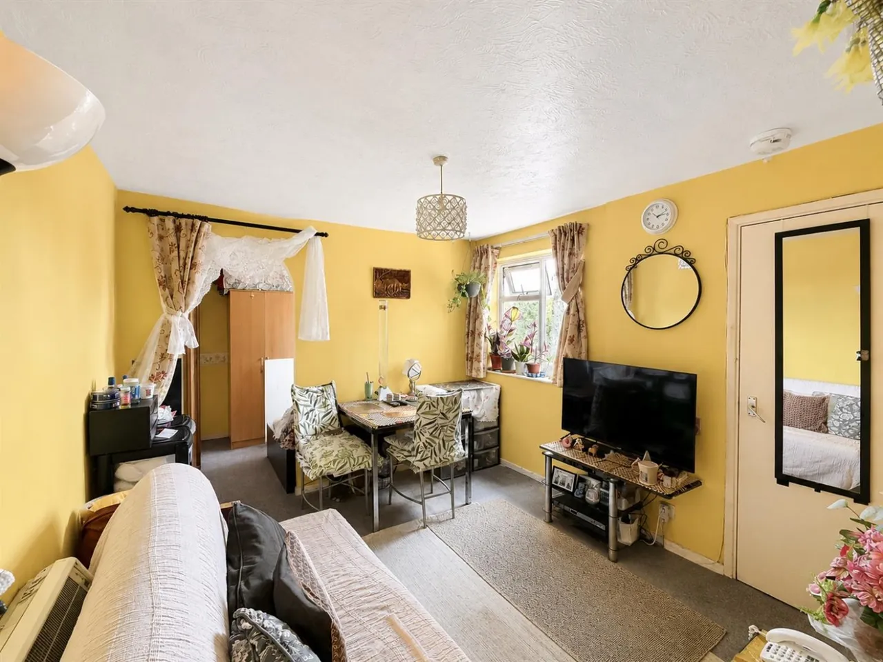 Apartment For SaleBurket Close, Norwood Green, UB2, photo 3
