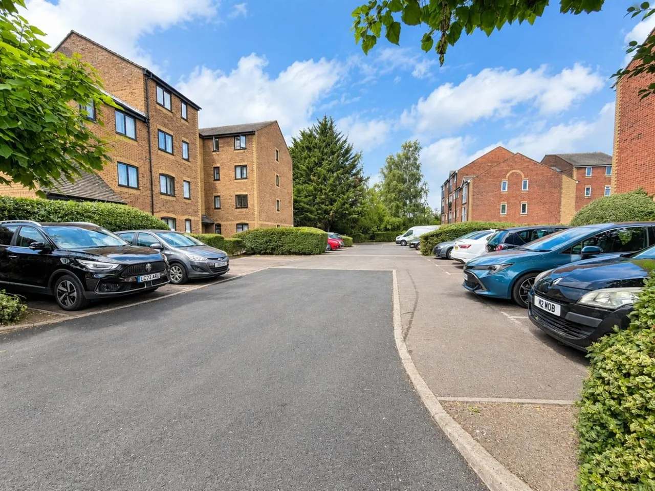 Apartment For SaleBurket Close, Norwood Green, UB2, photo 6