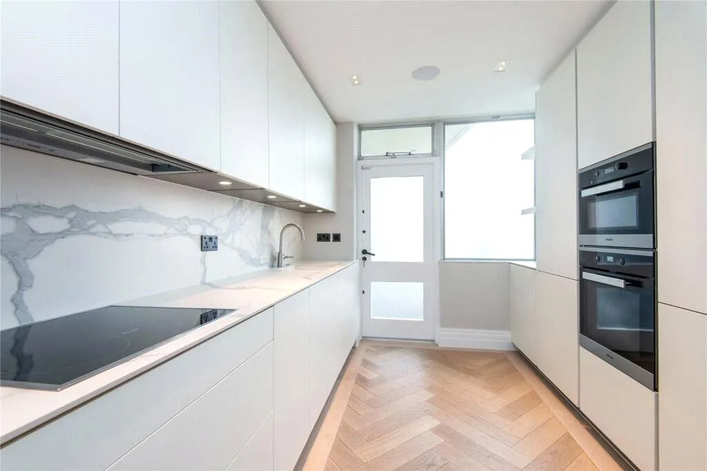 Prince Albert Road, London, NW8, photo 4