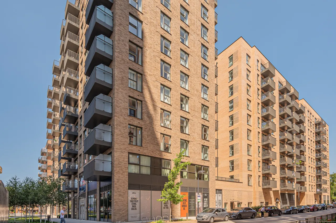 London, NW9, photo 14