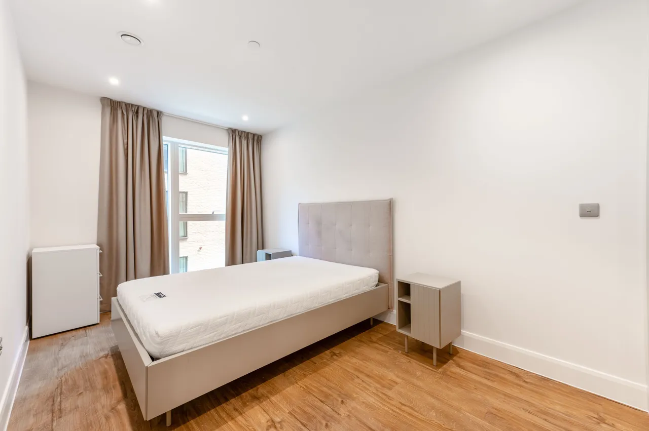 London, NW9, photo 8