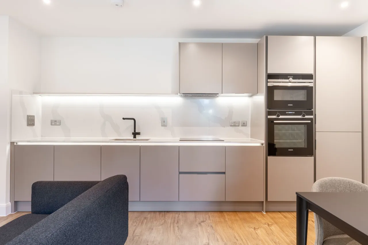 London, NW9, photo 11