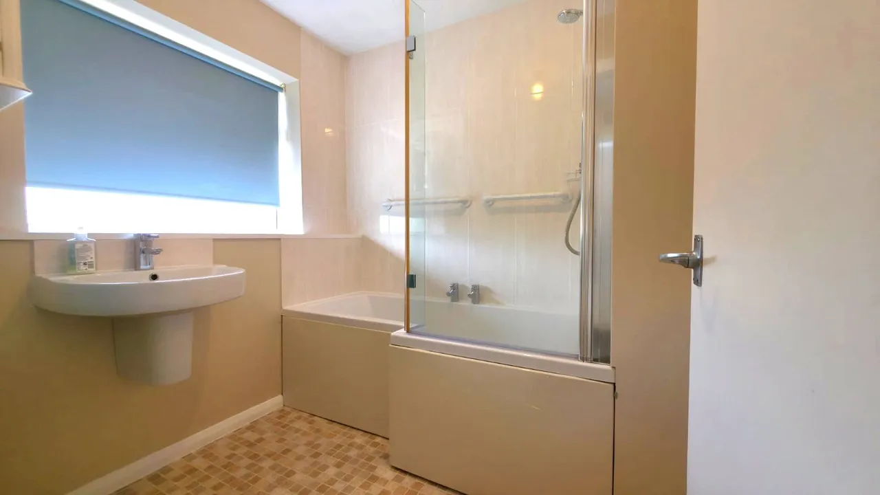 Fairway, Copthorne, RH10, photo 13