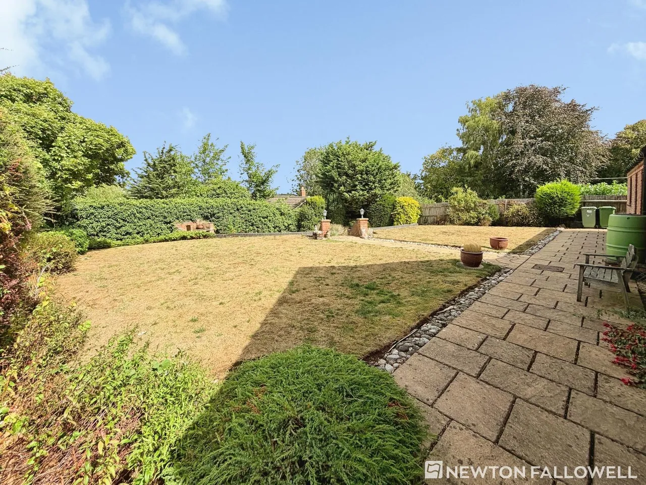 Cumberland Gardens, Castle Bytham, NG33, photo 15