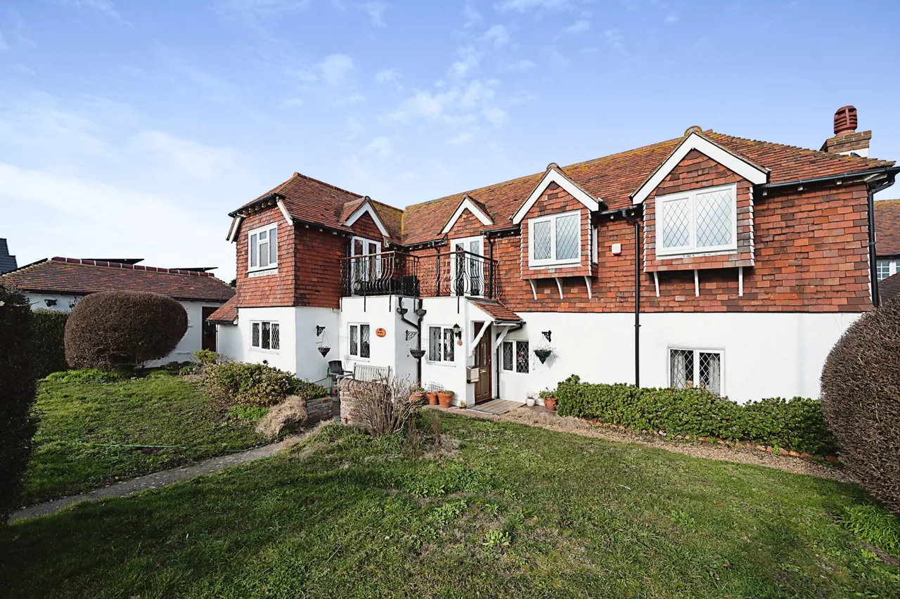 4 bed house for sale, Sea Front, Hayling Island, PO11