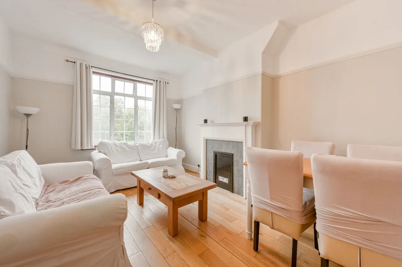 2 bed flat for sale — Flat 5, 10 The Green, London