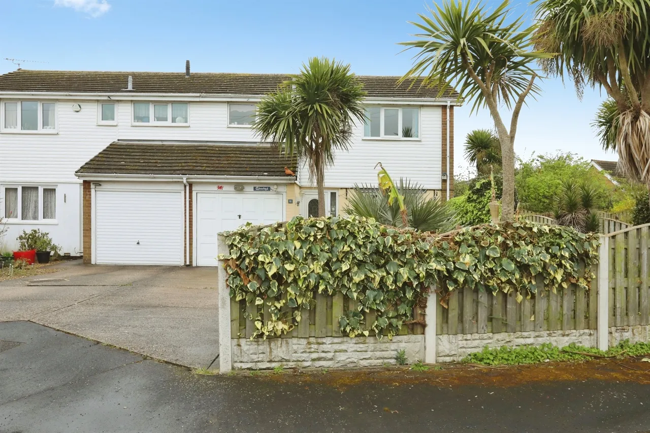 3 bed house for sale — Bassey Road, Branton, Doncaster