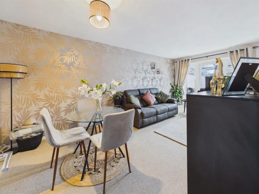 Filbert Close, Abbeydale, photo 7