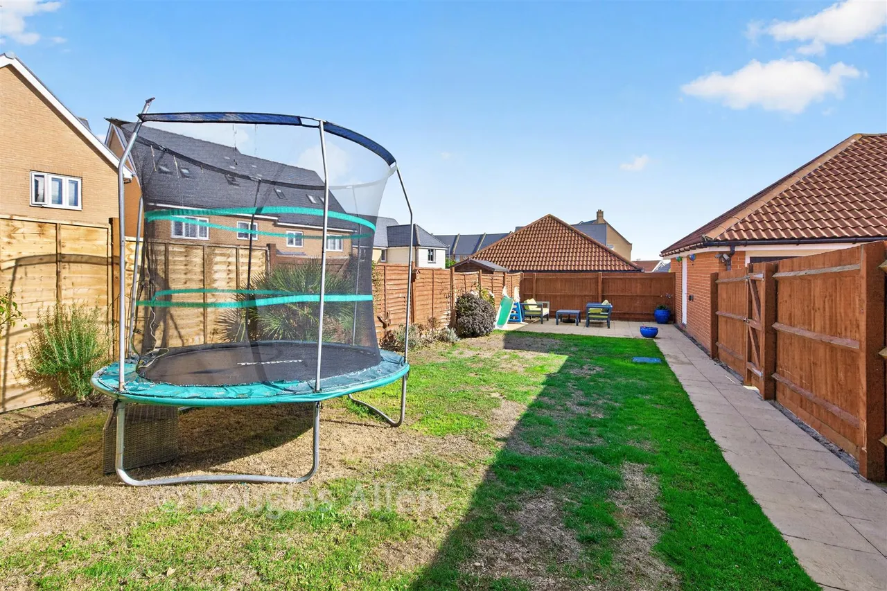 Dulwich Avenue, Basildon, SS15, photo 14