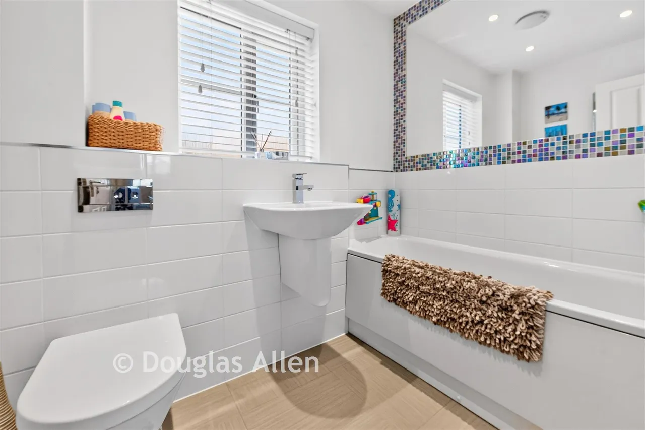 Dulwich Avenue, Basildon, SS15, photo 12