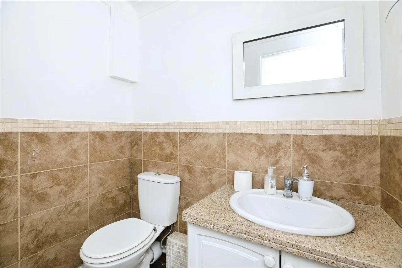 Waverley Avenue, Minster On Sea, ME12, photo 7