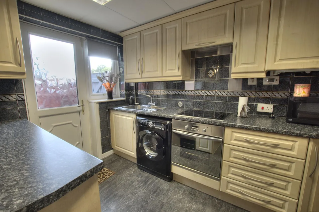 Rectory Avenue, Lowton, WA3, photo 9
