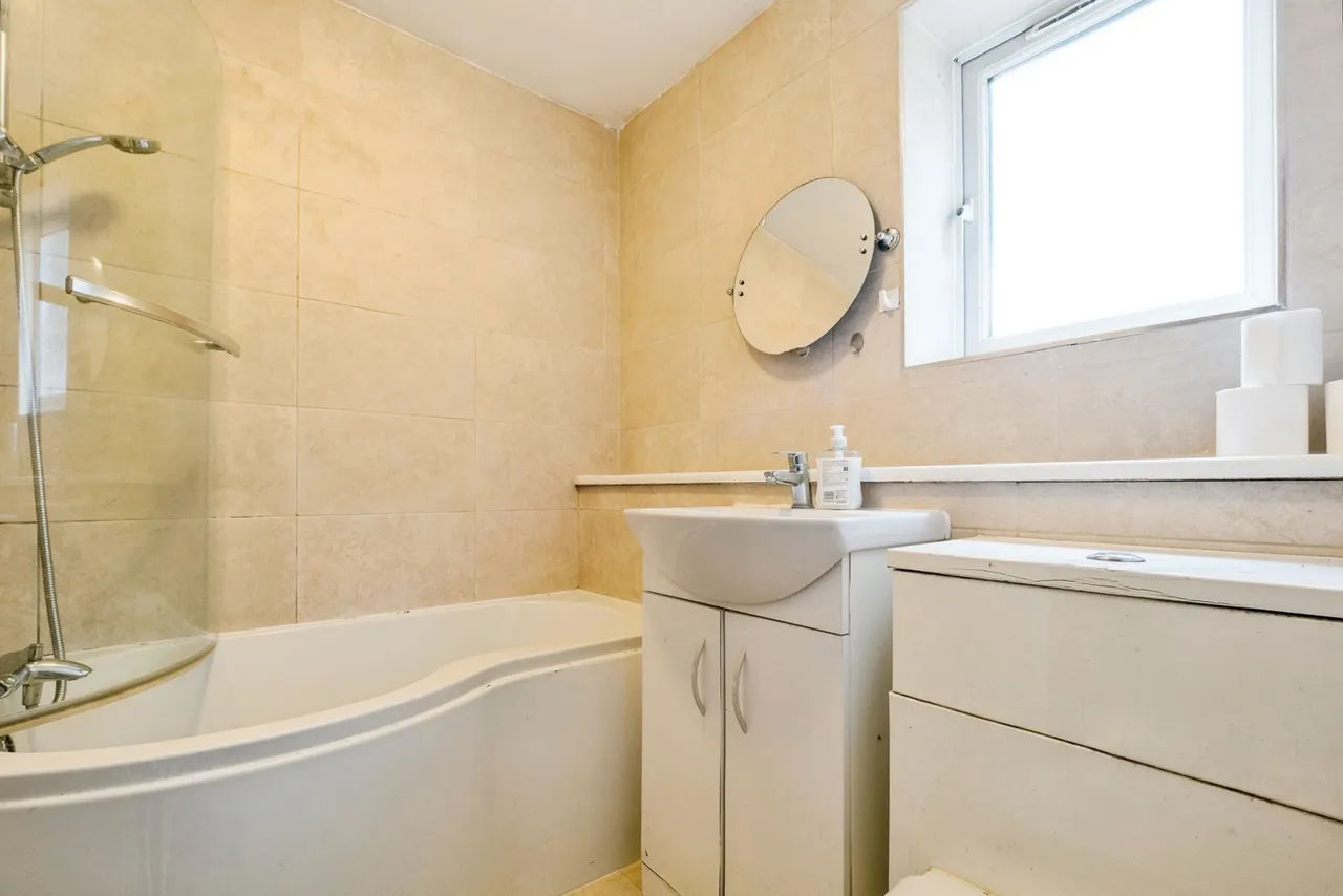 Bowyer Close, Beckton, London, E6, photo 4