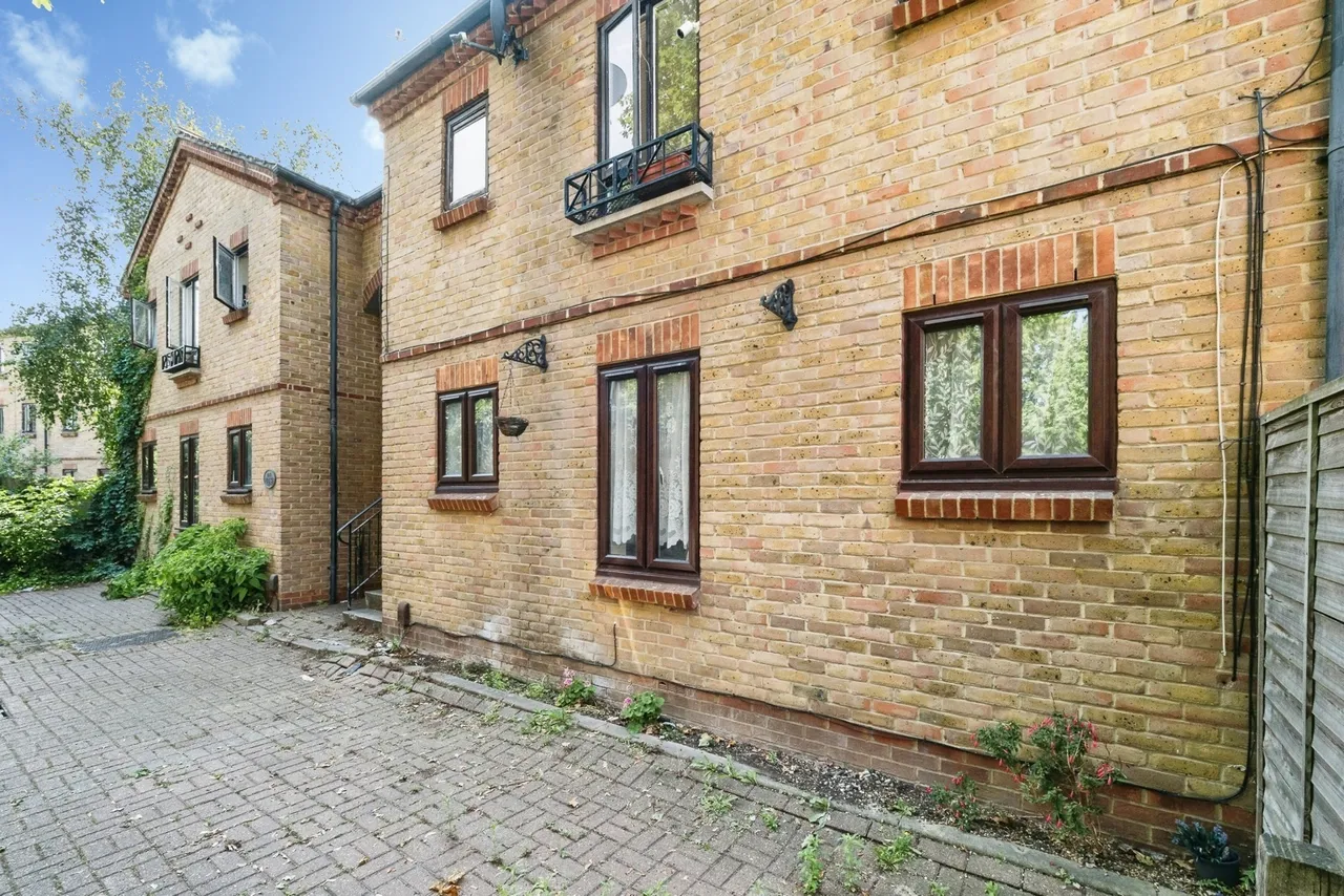 Bowyer Close, Beckton, London, E6, photo 15
